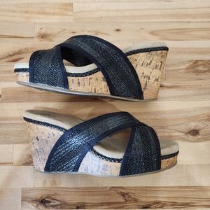 So platform cork with black straps Sandals someridablack size 8